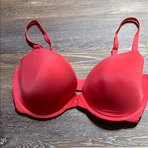 Victoria’s Secret 34DD bra